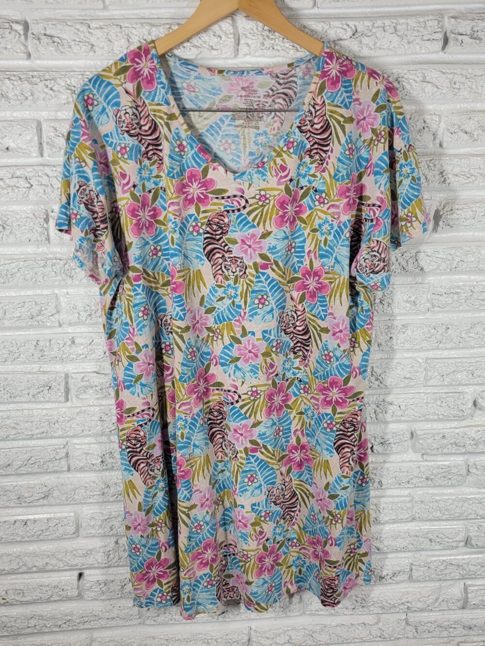 Secret Treasures Womens Pajama Top L XL Floral Tiger Pajamas Sleepwear FLO289E